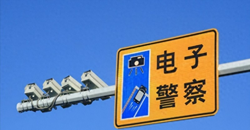 明明开车“闯了红灯”，为啥迟迟没收到违章短信？内行人说出缘由  -图1