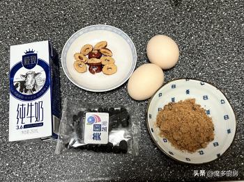 妈妈给孩子们蒸一碗焦糖布丁，做法简单香甜美味，小朋友也学会了  -图3