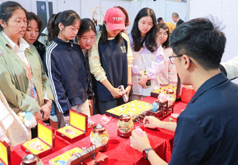 在“民博会”里倾听版权故事！港澳青年学生研学活动举行  